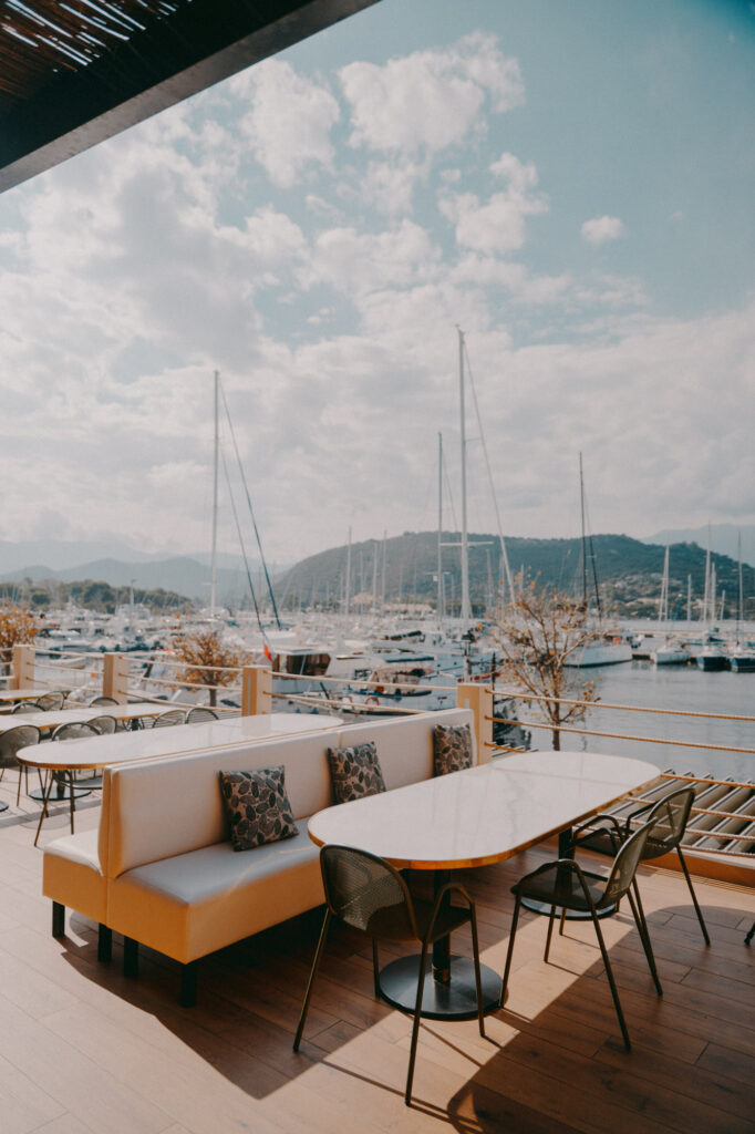 La Poppa Bar Restaurant, La Poppa, Saint Florent, Corse, Architecture, décoration, ambiance, style, intérieur, brasserie, cocktails, Versini Architectes Associés