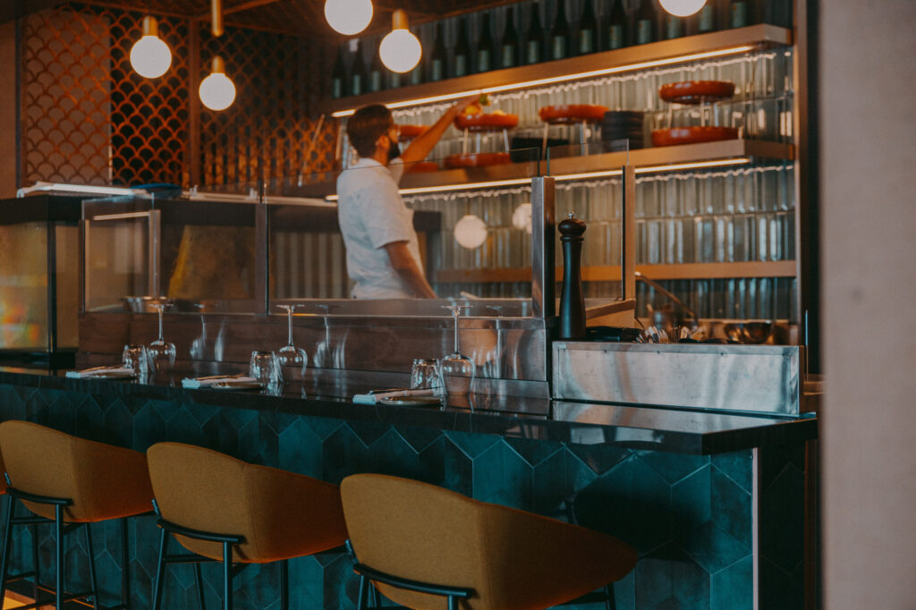 La Poppa Bar Restaurant, La Poppa, Saint Florent, Corse, Architecture, décoration, ambiance, style, intérieur, brasserie, cocktails, Versini Architectes Associés