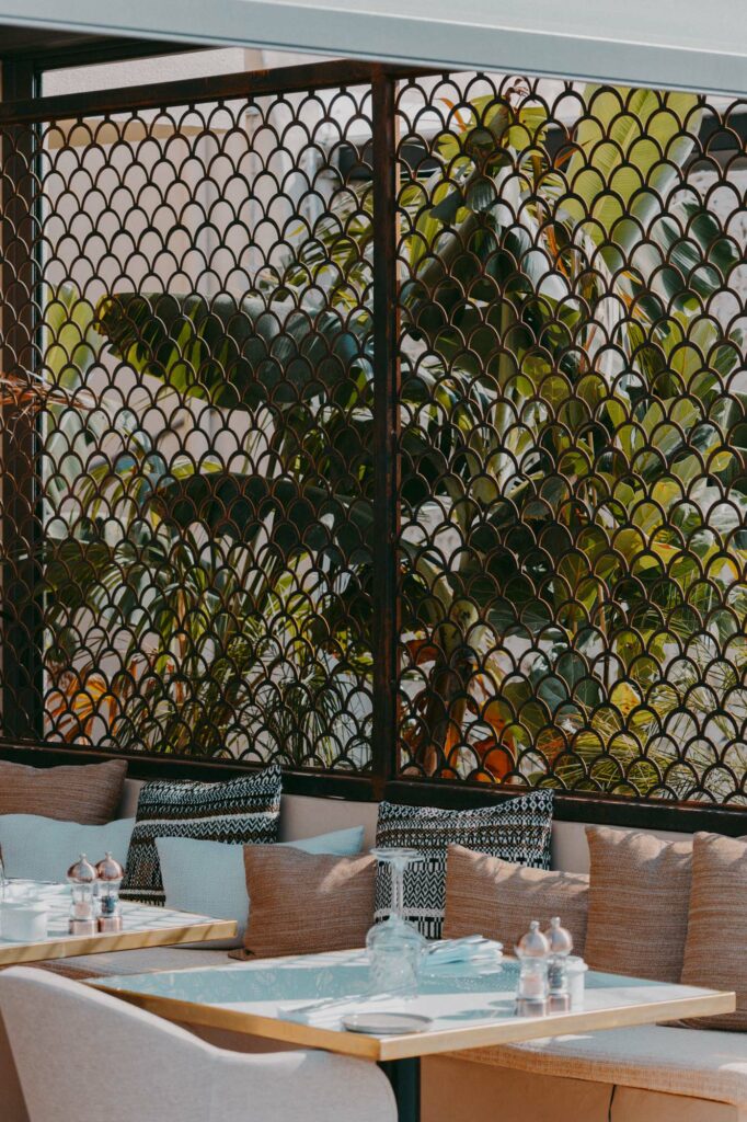 La Poppa Bar Restaurant, La Poppa, Saint Florent, Corse, Architecture, décoration, ambiance, style, intérieur, brasserie, cocktails, Versini Architectes Associés