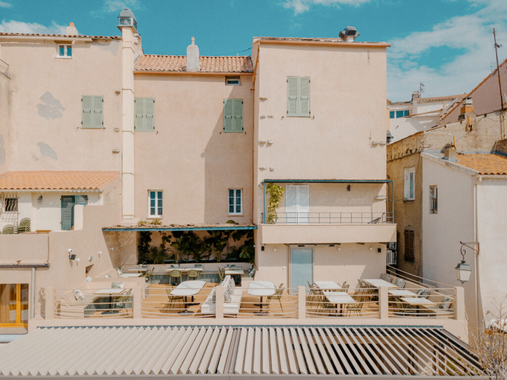 La Poppa Bar Restaurant, La Poppa, Saint Florent, Corse, Architecture, décoration, ambiance, style, intérieur, brasserie, cocktails, Versini Architectes Associés