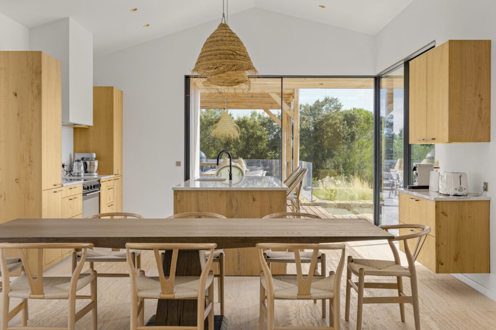 Villa Les Parcs de PV Grande villa, Porto-Vecchio, Corse, piscine, pierres, bois, luxe, architecture, modernité, calme, paysage, mer, montagnes