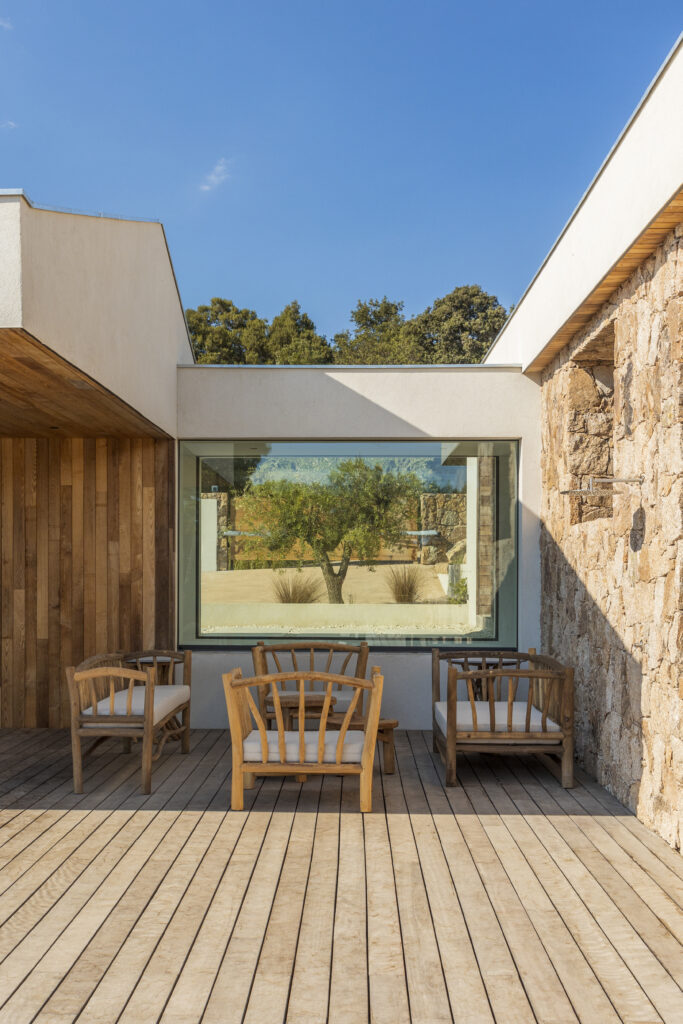 Villa Les Parcs de PV Grande villa, Porto-Vecchio, Corse, piscine, pierres, bois, luxe, architecture, modernité, calme, paysage, mer, montagnes