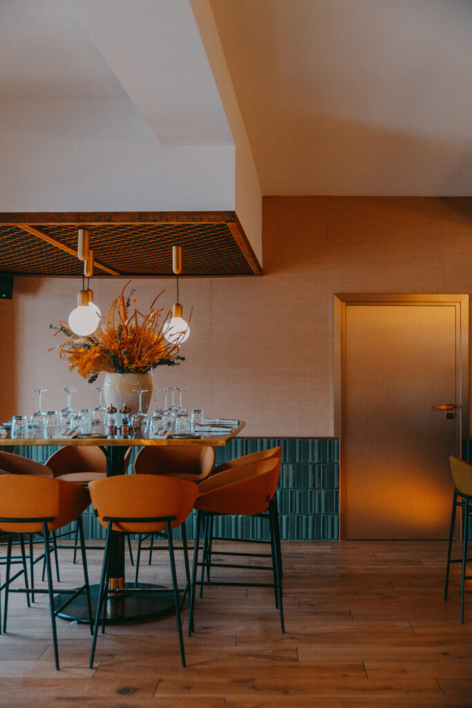 poppa6 Bar Restaurant, La Poppa, Saint Florent, Corse, Architecture, décoration, ambiance, style, intérieur, brasserie, cocktails, Versini Architectes Associés