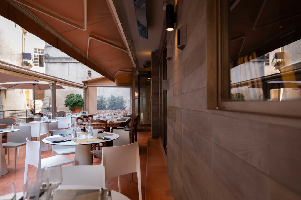 Le Directoire Restaurant, rénovation, modernité, anciens, architecture, décoration, ambiance, style, Versini Architectes Associés, Directoire, Ajaccio, Corse, France