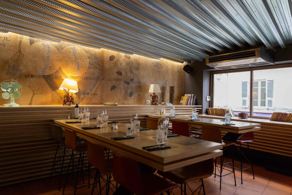 Le Directoire Restaurant, rénovation, modernité, anciens, architecture, décoration, ambiance, style, Versini Architectes Associés, Directoire, Ajaccio, Corse, France