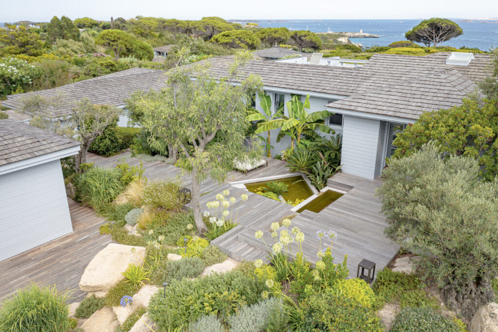 Sperone - Seillier Extension Villa; Projet architecturale, aménagement paysager; jardin; verdure; Bonifacio; Domaine du Petit Sperone; Versini Architectes Associés; Bois