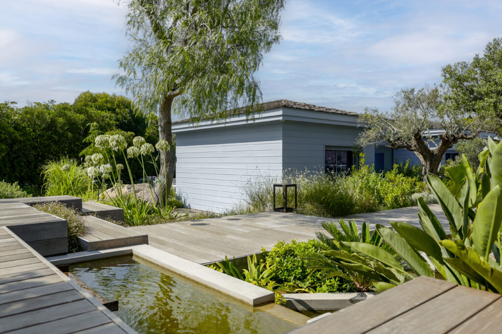 Sperone - Seillier Extension Villa; Projet architecturale, aménagement paysager; jardin; verdure; Bonifacio; Domaine du Petit Sperone; Versini Architectes Associés; Bois